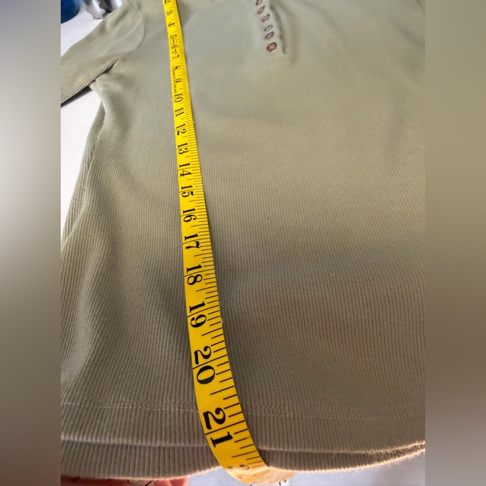 Sézane Theodora T-Shirt in Light Olive Green Size S (Small) *Flaw* - Picture 13 of 14